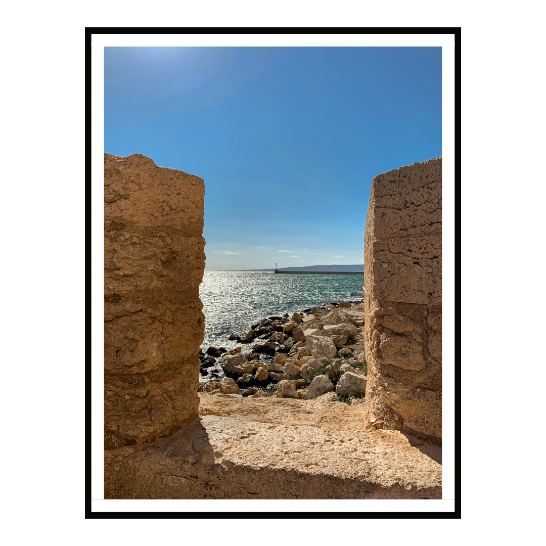 Framed Horizon I